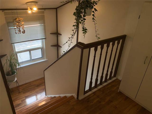 47 Mcmullen Cres, Townhouse with 3 bedrooms, 2 bathrooms and 1 parking in Brampton ON | Image 11