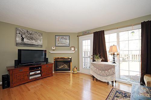 327 Monterey Drive, Townhouse with 3 bedrooms, 2 bathrooms and 1 parking in Ottawa ON | Image 5
