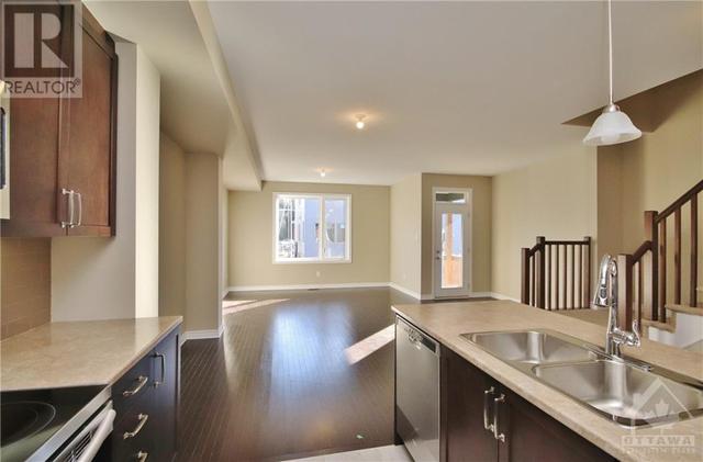 15 Rookie Crescent, Townhouse with 3 bedrooms, 3 bathrooms and 2 parking in Ottawa ON | Image 14