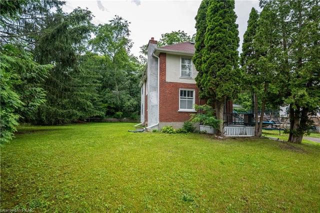 1023 Water Street, House detached with 3 bedrooms, 2 bathrooms and 5 parking in Peterborough ON | Image 7
