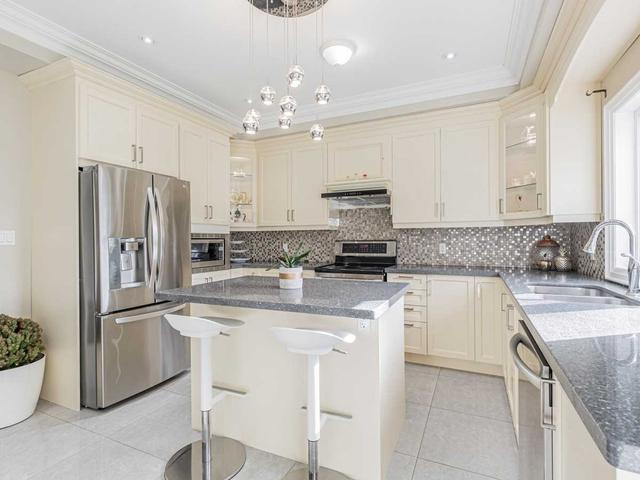 158 b Leyton Ave, House detached with 4 bedrooms, 5 bathrooms and 3 parking in Toronto ON | Image 3