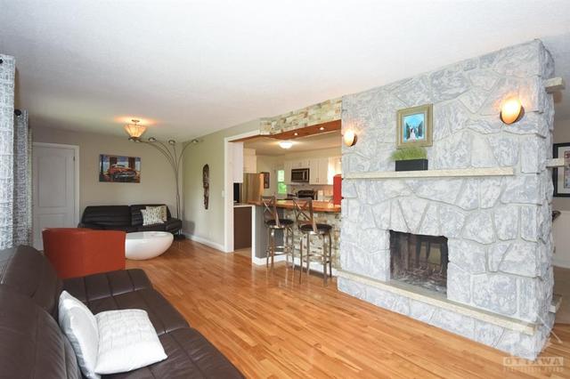 1505 Old Montreal Road, House detached with 4 bedrooms, 2 bathrooms and 10 parking in Ottawa ON | Image 3