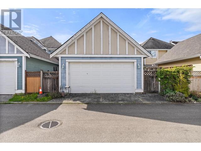 12266 Ewen Avenue, House detached with 4 bedrooms, 3 bathrooms and 2 parking in Richmond BC | Image 30