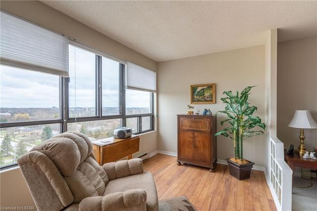 902 - 135 Baseline Road W, House attached with 2 bedrooms, 1 bathrooms and 1 parking in London ON | Image 3