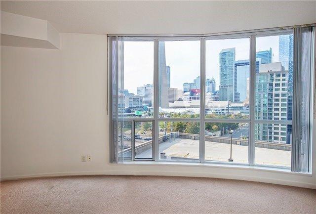 1001 - 218 Queens Quay W, Condo with 2 bedrooms, 2 bathrooms and 1 parking in Toronto ON | Image 10