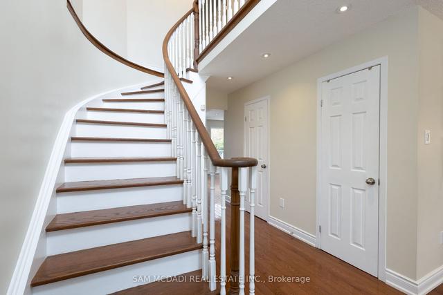 160 Tuscadero Cres, House detached with 3 bedrooms, 4 bathrooms and 5 parking in Mississauga ON | Image 34