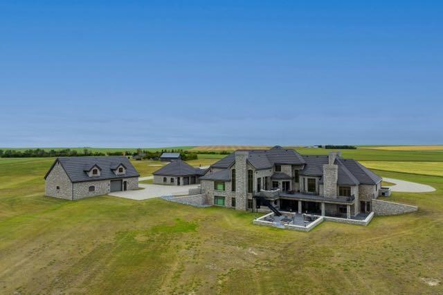 240046 284, House detached with 7 bedrooms, 11 bathrooms and 7 parking in Kneehill County AB | Image 1