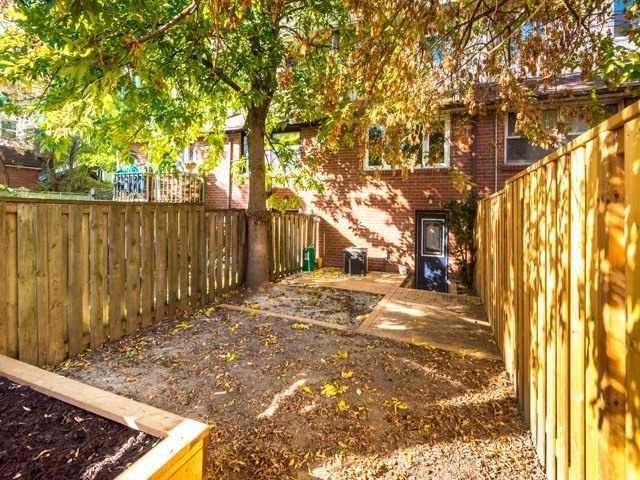 19 Sydenham St, House attached with 3 bedrooms, 3 bathrooms and 1 parking in Toronto ON | Image 15