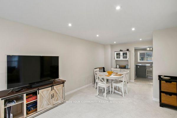 27 St Andrews Crt, House attached with 3 bedrooms, 2 bathrooms and 3 parking in Aurora ON | Image 23