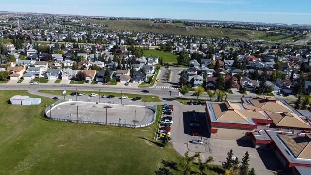 5 Sandpiper Link Nw, Home with 3 bedrooms, 1 bathrooms and 2 parking in Calgary AB | Image 32