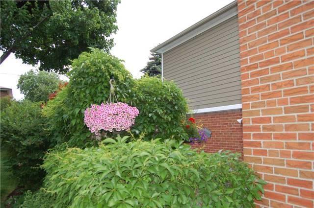 119 Redgrave Dr, House detached with 3 bedrooms, 3 bathrooms and 1 parking in Toronto ON | Image 8