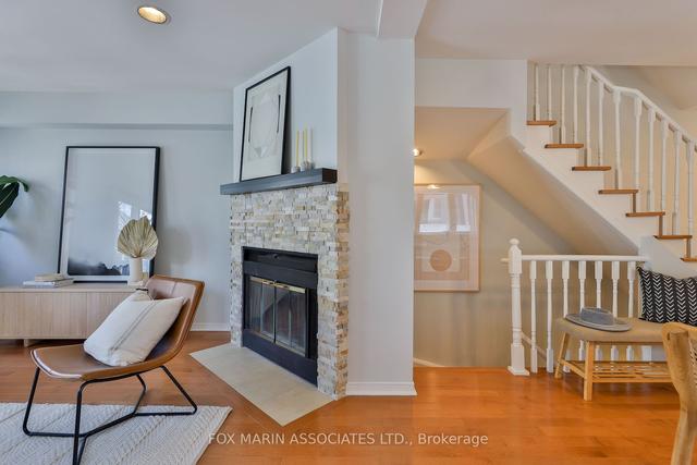 10b Shank St, Townhouse with 2 bedrooms, 3 bathrooms and 1 parking in Toronto ON | Image 2