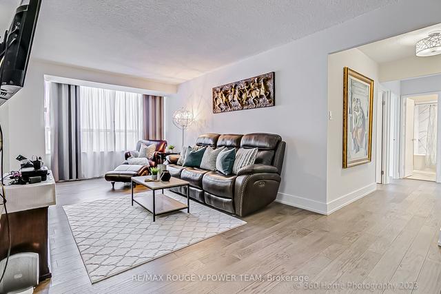 604 - 10 Muirhead Rd, Condo with 2 bedrooms, 1 bathrooms and 1 parking in Toronto ON | Image 3