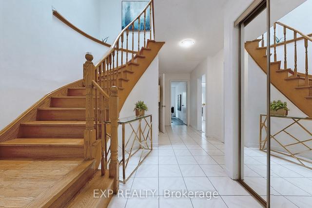 125 Roxanne Cres, House detached with 4 bedrooms, 4 bathrooms and 6 parking in Toronto ON | Image 5