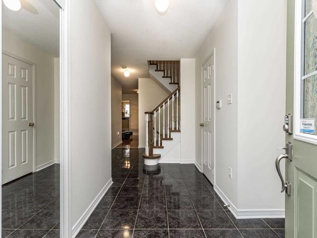 383 Hobbs Cres, House attached with 3 bedrooms, 3 bathrooms and 2 parking in Milton ON | Image 2