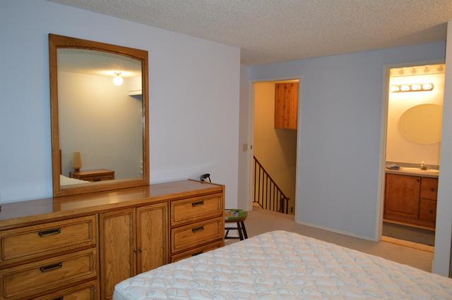 171 Woodvale Bay Sw, Home with 2 bedrooms, 1 bathrooms and 3 parking in Calgary AB | Image 24