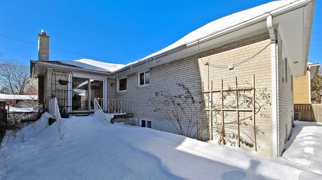 17 Baroness Cres, House detached with 3 bedrooms, 3 bathrooms and 4 parking in Toronto ON | Image 9