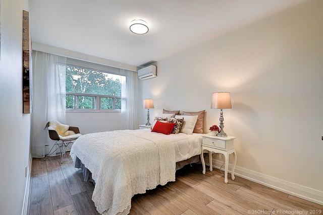 9 Winfield Ave, House detached with 5 bedrooms, 3 bathrooms and 3 parking in Toronto ON | Image 6