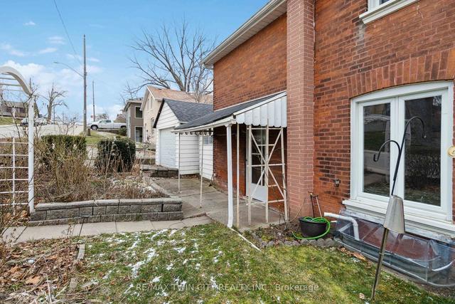 21 Alfred St, House detached with 3 bedrooms, 1 bathrooms and 2 parking in Brantford ON | Image 24