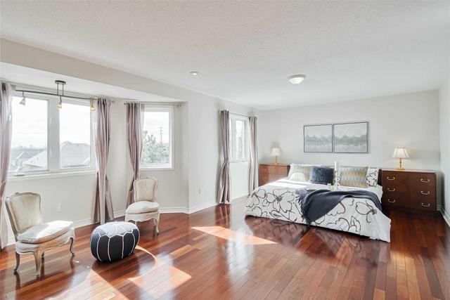 53 Splendor Dr, House detached with 5 bedrooms, 4 bathrooms and 5 parking in Whitby ON | Image 11