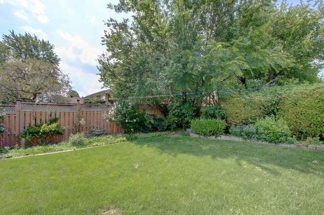 27 Midden Cres, House semidetached with 4 bedrooms, 2 bathrooms and 3 parking in Toronto ON | Image 11