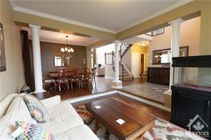 203 Locheland Crescent, House detached with 4 bedrooms, 4 bathrooms and 4 parking in Ottawa ON | Image 7