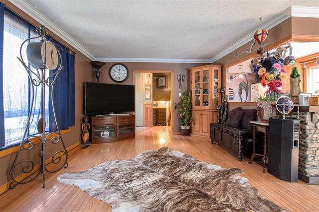 2 Springdale Dr, House detached with 3 bedrooms, 2 bathrooms and 5 parking in Barrie ON | Image 5