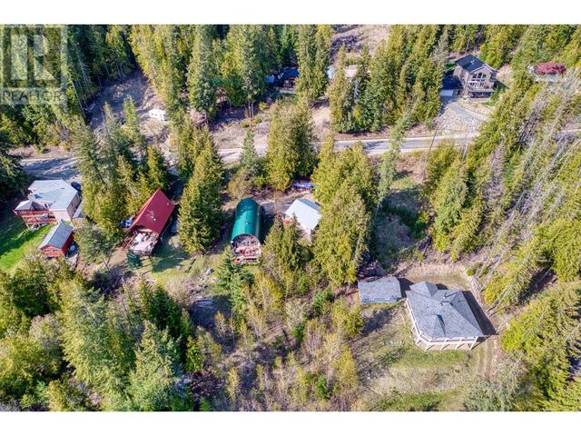 7456 Anglemont Way, House detached with 2 bedrooms, 2 bathrooms and 6 parking in Columbia Shuswap F BC | Image 60
