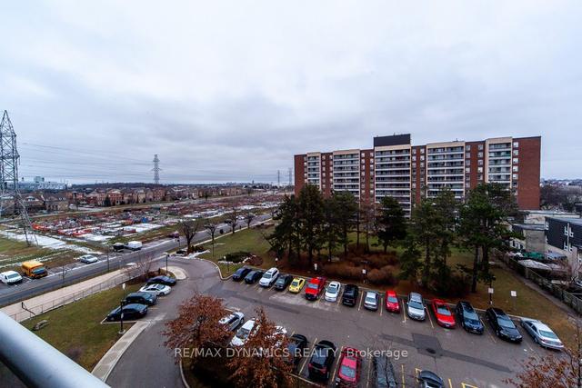 707 - 31 Four Winds Dr, Condo with 2 bedrooms, 1 bathrooms and 1 parking in Toronto ON | Image 6