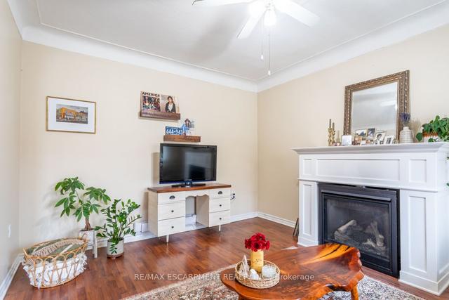 271 Barton St W, House detached with 2 bedrooms, 1 bathrooms and 2 parking in Hamilton ON | Image 17