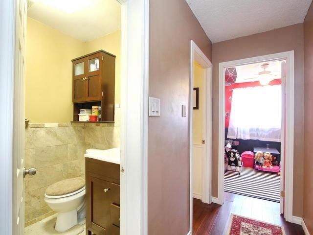 144 Moregate Cres, Townhouse with 3 bedrooms, 2 bathrooms and 2 parking in Brampton ON | Image 13