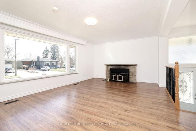 8 Winnipeg Rd, House detached with 3 bedrooms, 3 bathrooms and 4 parking in Toronto ON | Image 4