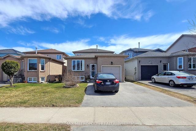 73 Downing Cres, House attached with 3 bedrooms, 3 bathrooms and 3 parking in Barrie ON | Image 1