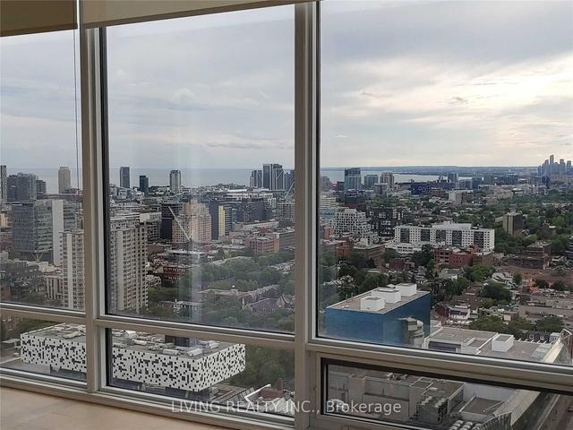 2516 - 488 University Ave, Condo with 3 bedrooms, 2 bathrooms and 0 parking in Toronto ON | Image 9
