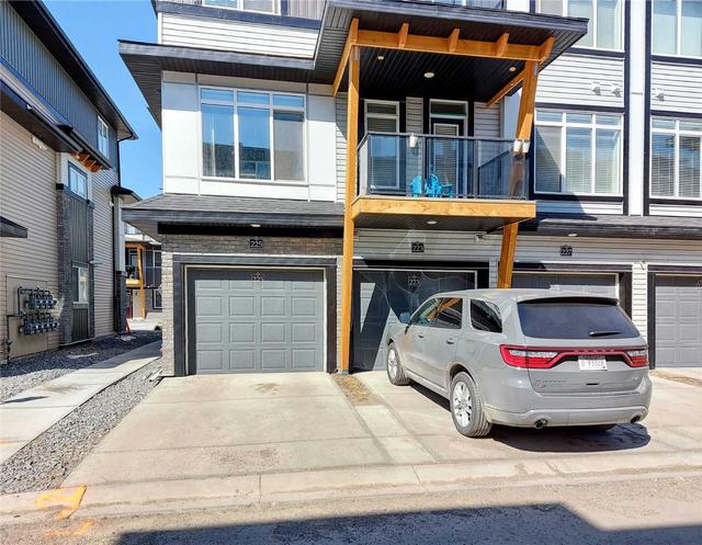 223 Savanna Walk Ne, Townhouse with 2 bedrooms, 1 bathrooms and 1 parking in Calgary AB | Image 10