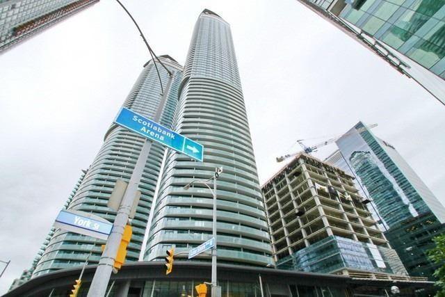 1004 - 12 York St, Condo with 3 bedrooms, 2 bathrooms and 1 parking in Toronto ON | Image 1