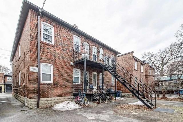 upper - 233 Jane St, House other with 2 bedrooms, 1 bathrooms and 1 parking in Toronto ON | Image 7