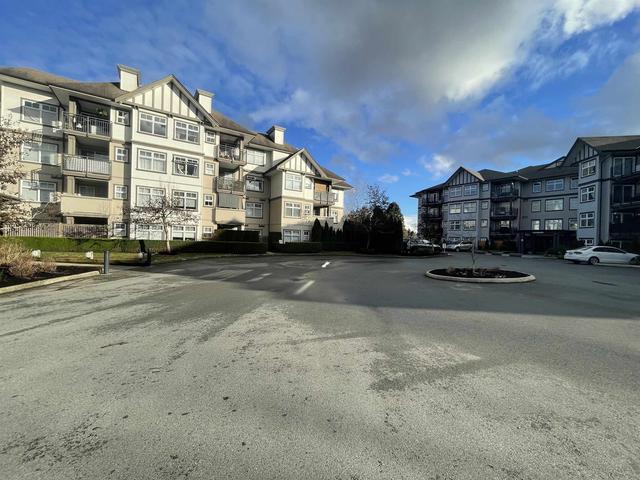 231 - 27358 32 Avenue, Condo with 3 bedrooms, 2 bathrooms and 1 parking in Langley BC | Image 1