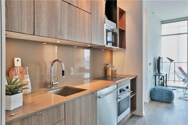 lph12 - 125 Peter St, Condo with 3 bedrooms, 2 bathrooms and 1 parking in Toronto ON | Image 13