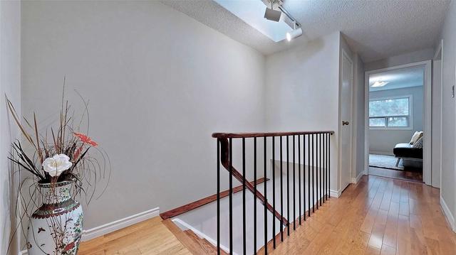 9 Steeves Crt, House detached with 3 bedrooms, 2 bathrooms and 3 parking in Vaughan ON | Image 13