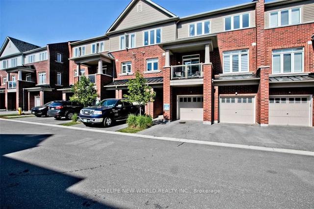 2407 Nantucket Chse, Townhouse with 3 bedrooms, 3 bathrooms and 2 parking in Pickering ON | Image 2