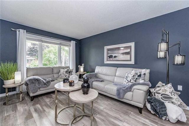 46 Fairmeadow Dr, House detached with 3 bedrooms, 2 bathrooms and 3 parking in Guelph ON | Image 2