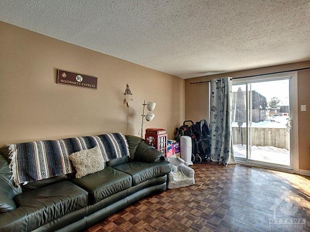 277 Ridgepark Private, Townhouse with 3 bedrooms, 3 bathrooms and 1 parking in Ottawa ON | Image 3