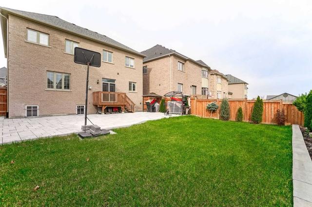 38 Love Crt, House detached with 4 bedrooms, 4 bathrooms and 8 parking in Brampton ON | Image 11
