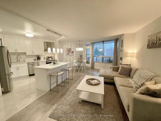 317 - 20 Edgecliff Gfwy, Condo with 3 bedrooms, 2 bathrooms and 1 parking in Toronto ON | Image 9