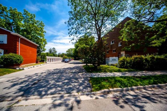 8 - 2056 Marine Dr, Townhouse with 2 bedrooms, 3 bathrooms and 2 parking in Oakville ON | Card Image