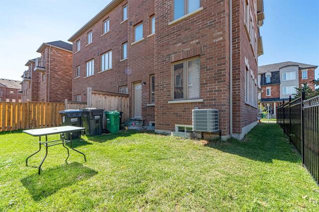 19 Hobart Gdns, House attached with 3 bedrooms, 3 bathrooms and 2 parking in Brampton ON | Image 19