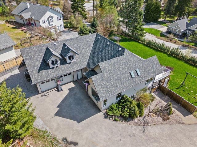 4165 Brown Road, House detached with 5 bedrooms, 3 bathrooms and null parking in Central Kootenay F BC | Image 2