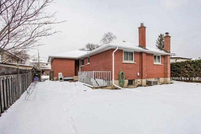 809 Vernon St, House detached with 3 bedrooms, 2 bathrooms and 4 parking in Whitby ON | Image 3