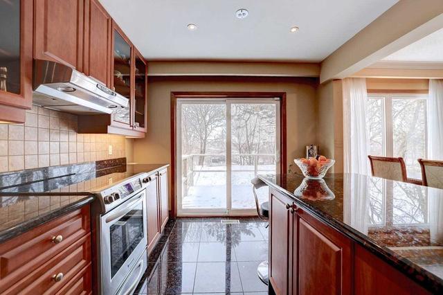 81 Decarie Circ, House detached with 3 bedrooms, 3 bathrooms and 6 parking in Toronto ON | Image 8